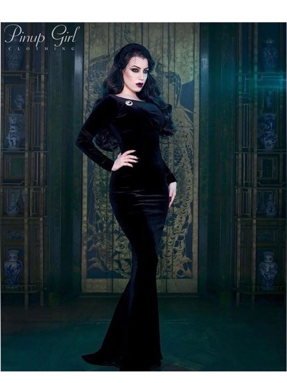 Pinup girls x Laura Byrnes Fall 2015 Velvet long sleeve dress• Large